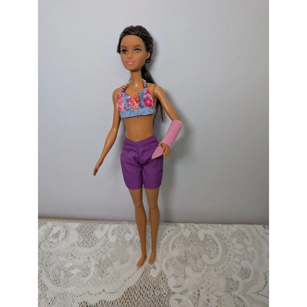 Barbie Fashionistas Doll #111 – Articulated Knees & Flat Feet (GDJ39) Brunette